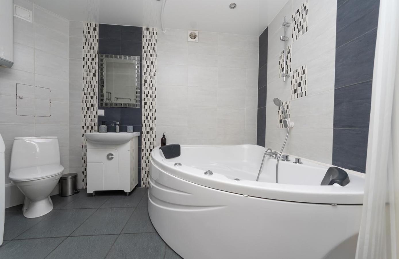 키예프 Flat24 On Lesi Ukrainki 3 아파트 외부 사진