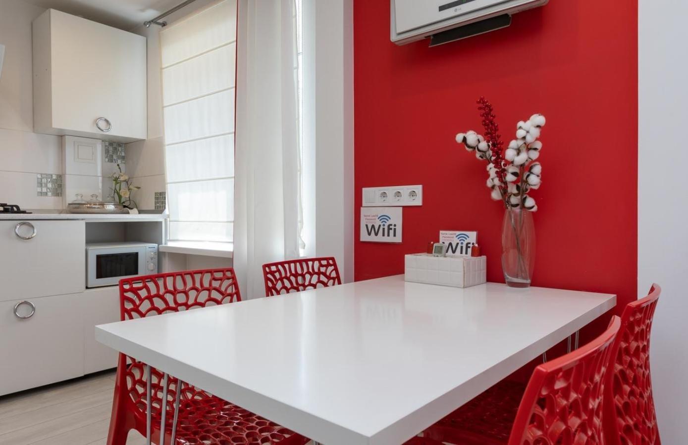 키예프 Flat24 On Lesi Ukrainki 3 아파트 외부 사진