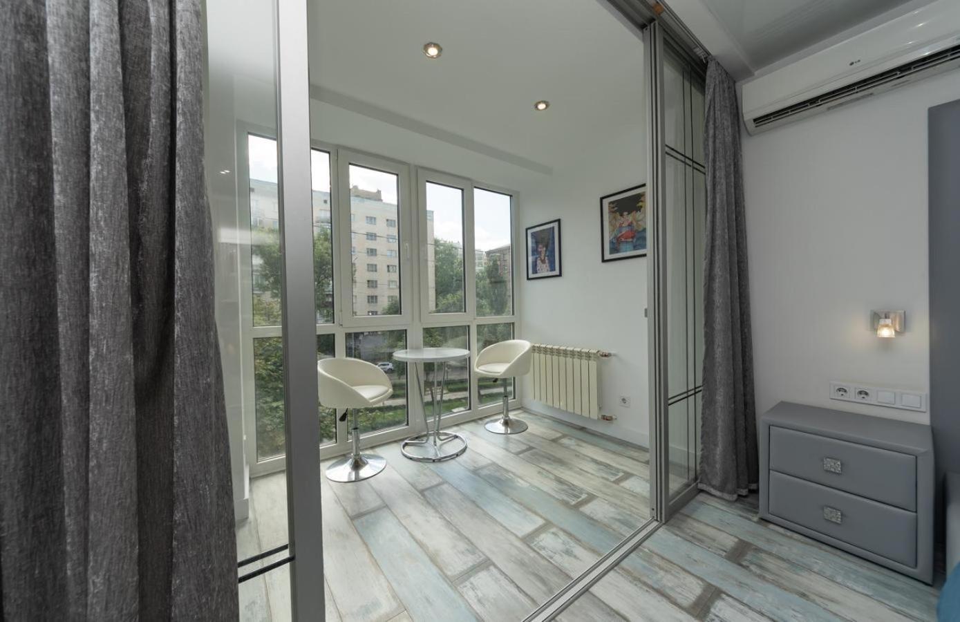 키예프 Flat24 On Lesi Ukrainki 3 아파트 외부 사진